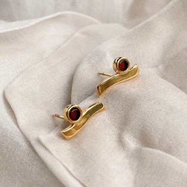 Kolczyki Fale z bursztynem koniakowym złote - KAMENA