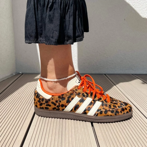 Bransoletka na nogę z pereł, zapinana.webp